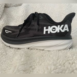 Hoka women’s Clifton 9
